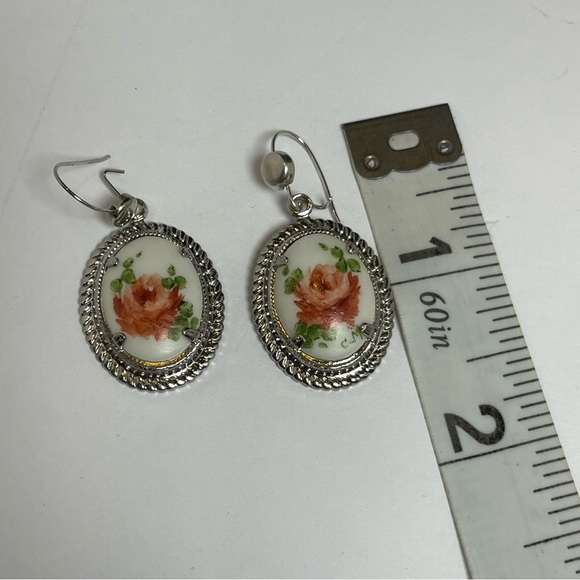 Cottagecore Rose Cameo-Style Silver Tone Earrings - Picture 5 of 6